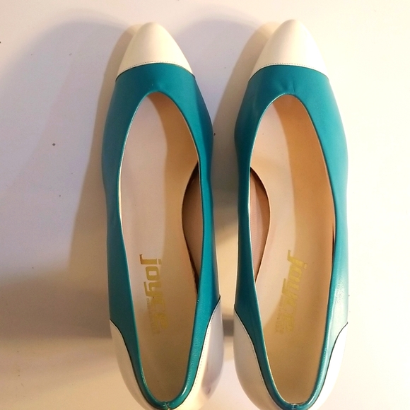 Dress shoe made by Joyce, size 9-1/2. - Picture 3 of 5